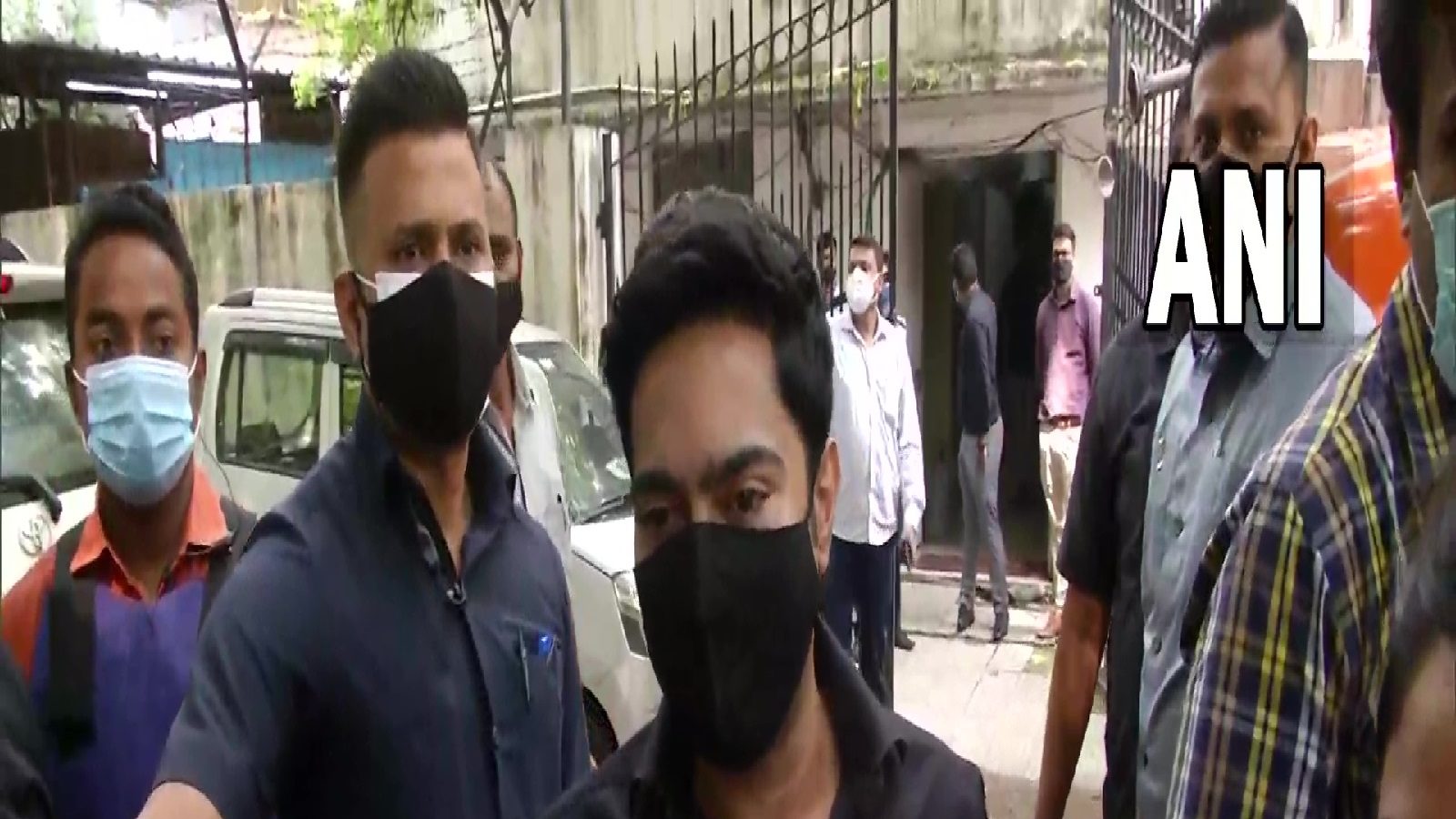 West Bengal: ED दफ्तर पहुंचे ममता के भतीजे और TMC नेता अभिषेक बनर्जी, बोले- जांच में पूरा सहयोग करूंगा
