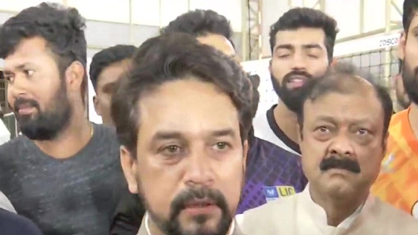 सांसद तेजस्वी सूर्या के साथ वॉलीबॉल खेलते नजर आए केंद्रीय मंत्री अनुराग ठाकुर, देखें वीडियो