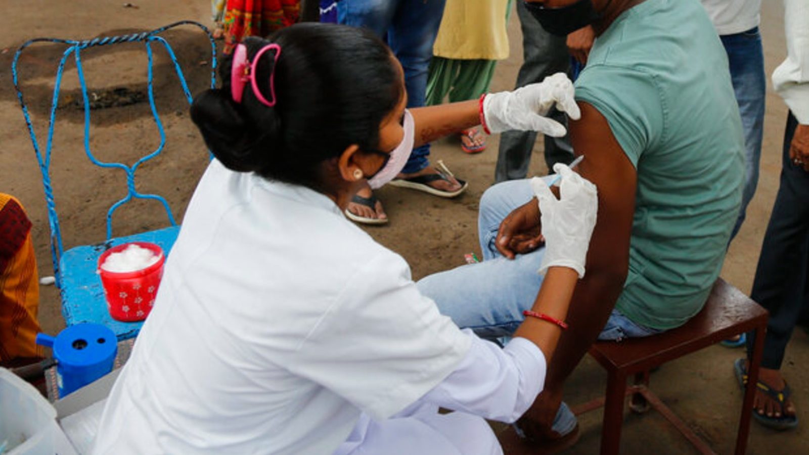 Coronavirus Vaccination: वैक्सीन की दो डोज के बाद पड़ेगी बूस्टर शॉट की जरूरत, लेकिन तत्काल नहीं- एक्सपर्ट