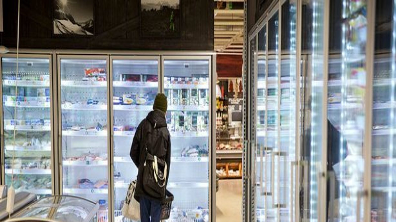 Woman Shits In Supermarket