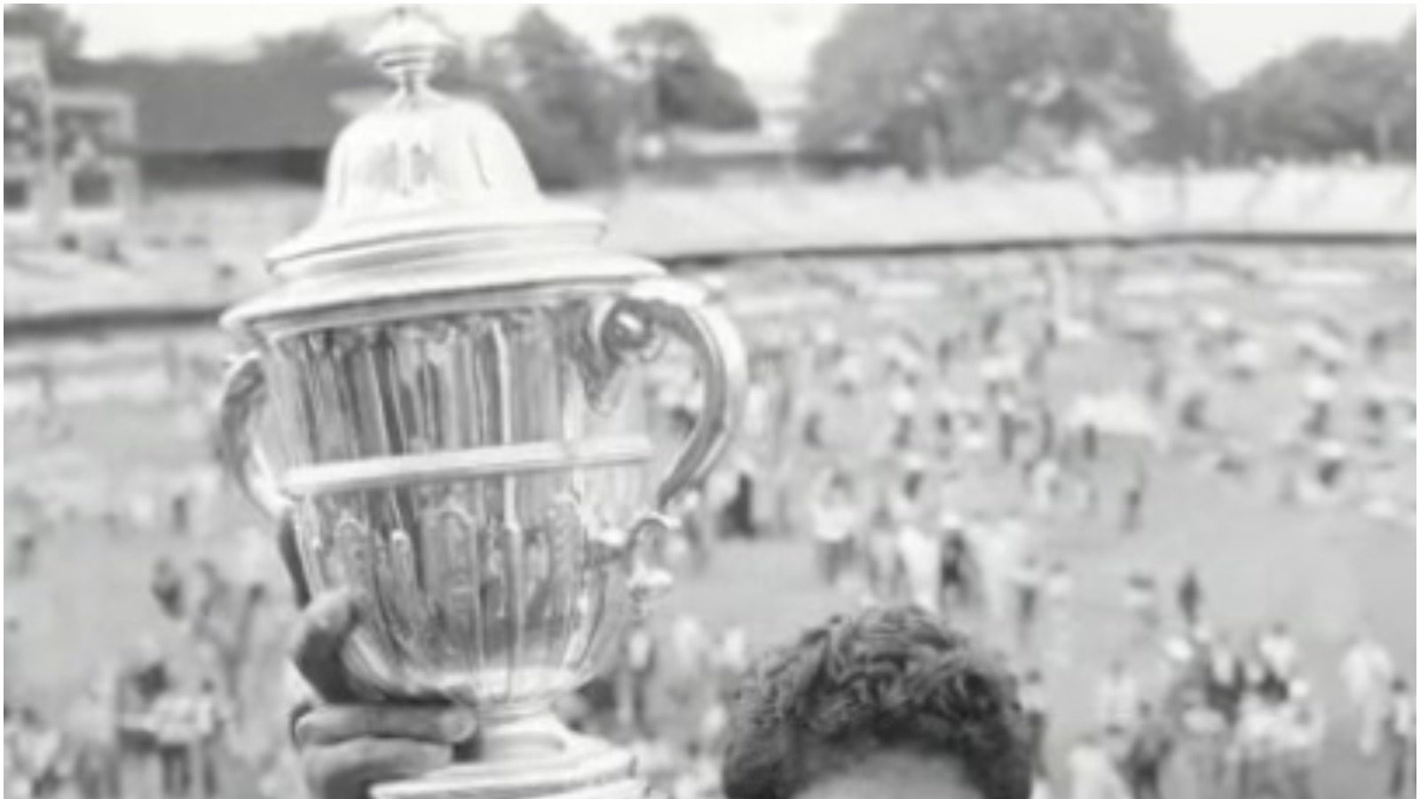 भारत की पहली 'World Cup Trophy' 82 लाख रु में बिकी, जानें टीम इंडिया की पुरानी टी-शर्ट की कीमत भारत की पहली 'World Cup Trophy' 82 लाख रु में बिकी, जानें टीम इंडिया की पुरानी टी-शर्ट की कीमत