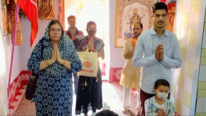 अल्मोड़ा के मंदिरों में 2 साल बाद लौटी रौनक
