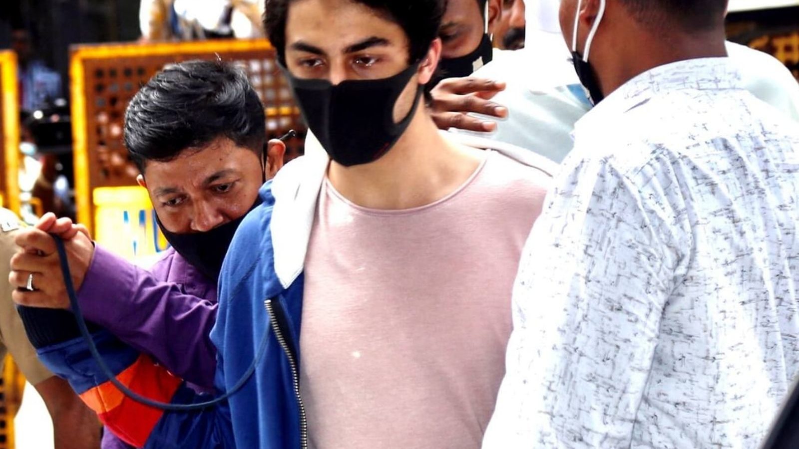 Aryan Khan Drugs Case: आर्यन खान केस 'अलग', कोर्ट ने बताया आखिर 2 लोगों ...