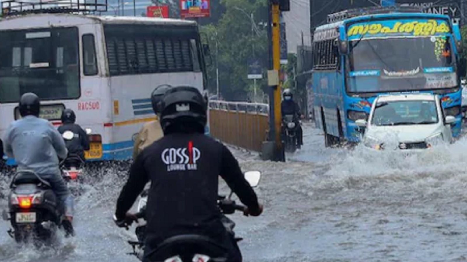केरल में बारिश से बिगड़े हालात, 6 की मौत, करीब 12 लोग लापता, राज्य सरकार ने सेना से मांगी मदद