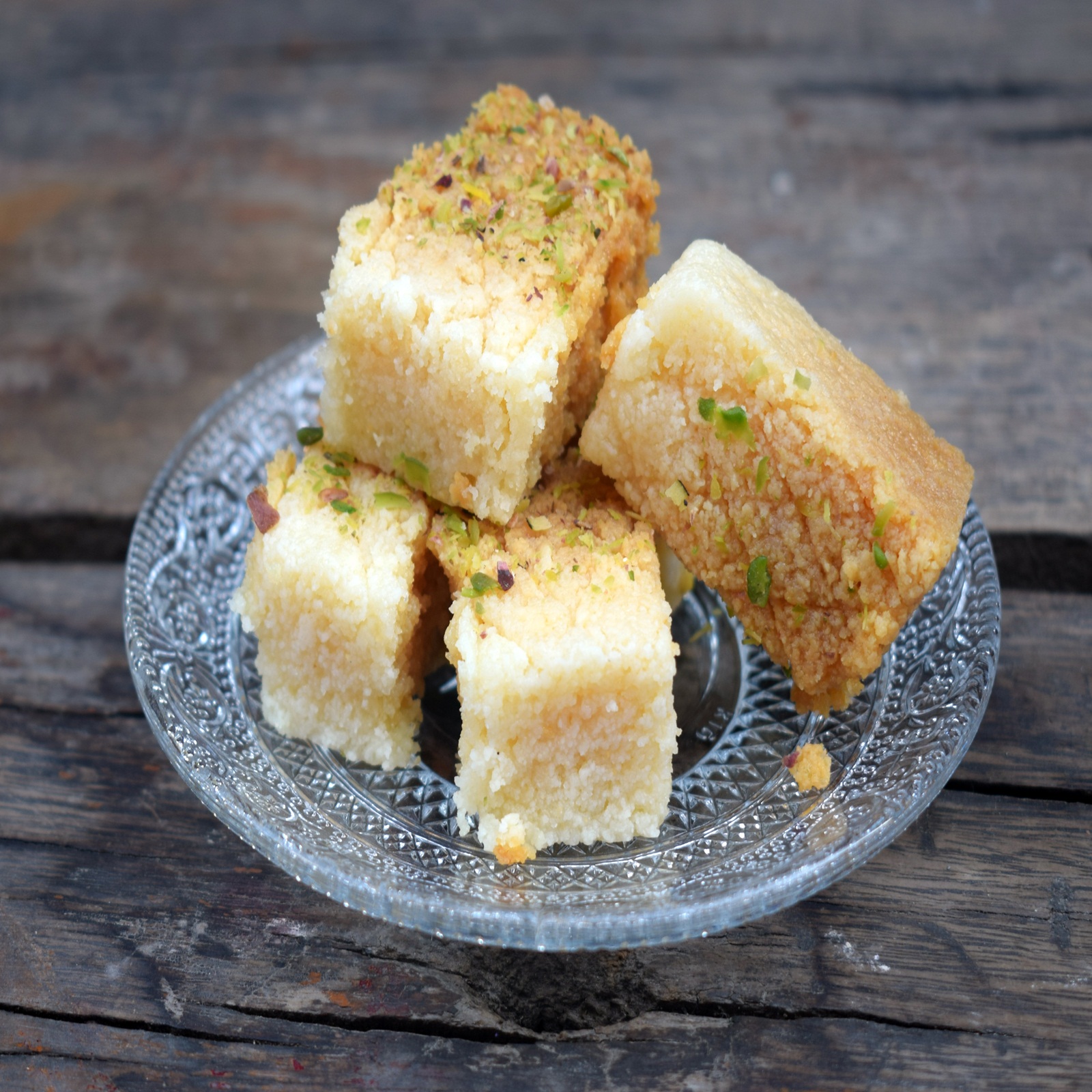 वनीला केक बनाने की विधि - Eggless Vanilla Cake Recipe in Hindi - Cooking  Pitara