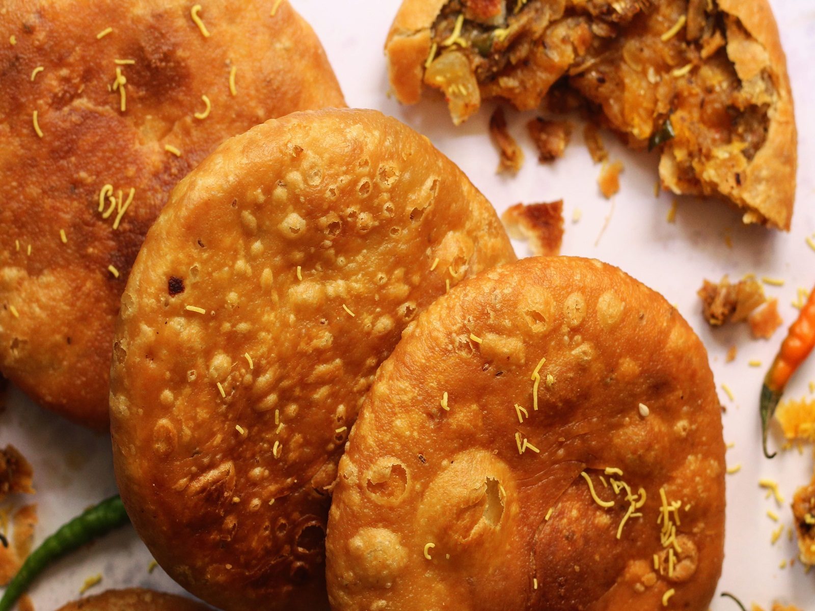 Pyaz Kachori Recipe: घर में बनाएं स्वाद से भरपूर प्याज की कचोरी, इस विधि से  करें तैयार - follow these steps to make pyaz kachori in your home neer –  News18 हिंदी