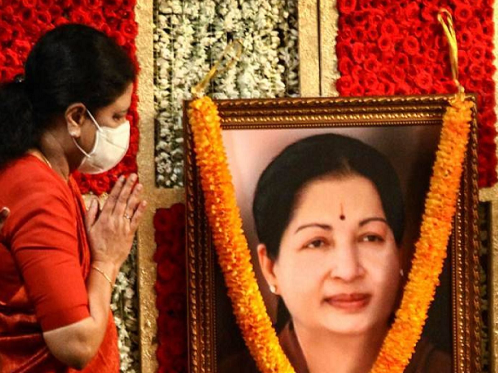 V K Sasikala To Aiadmk Cadre: Sasikala asks cadres to work for stability of  government | Chennai News - Times of India