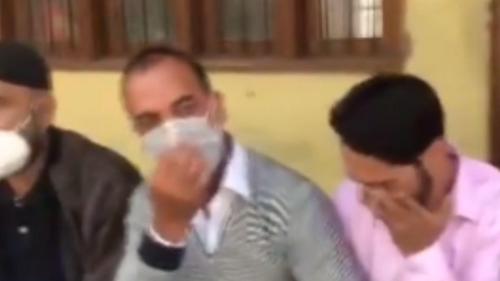 Srinagar: आतंकी हमले में प्रिंसिपल और टीचर की मौत, सहयोगियों को खोने से शोक में रहे साथी शिक्षक