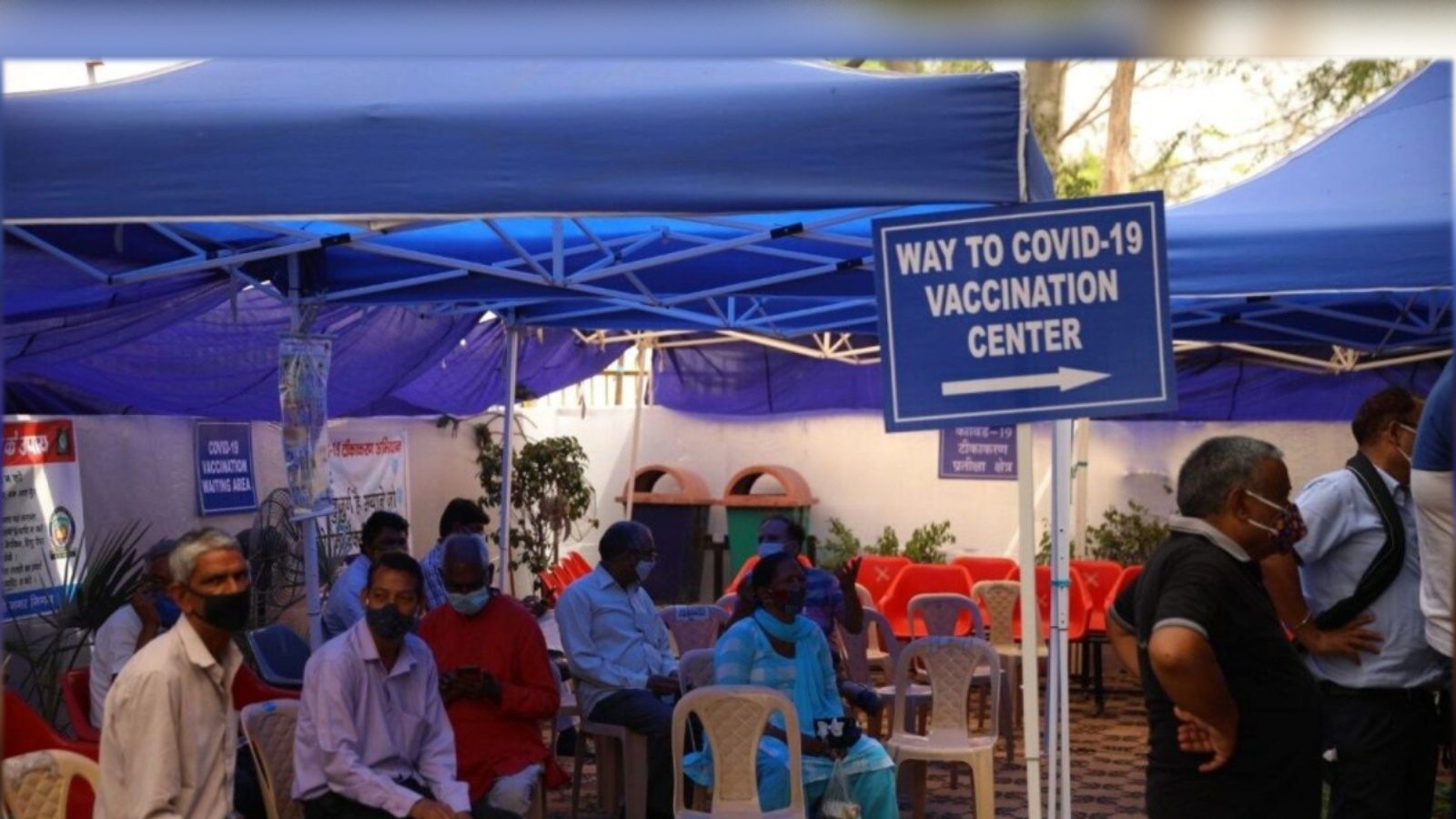 COVID-19 Vaccination: कोरोना के खिलाफ जंग में तमाम रोड़ों के बावजूद भारत ने कैसे 100 करोड़ लोगों को लगाया टीका?