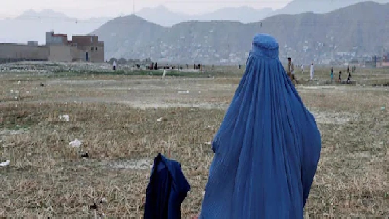 तालिबान राज में भुखमरी की कगार पर लोग, पेट भरने के लिए मां ने बच्ची को बेचा