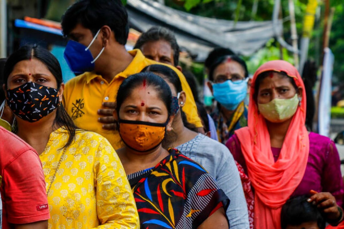 त्‍योहार के बीच सता रहा कोरोना का डर, ये 8 राज्‍य दे रहे खतरे की चेतावनी