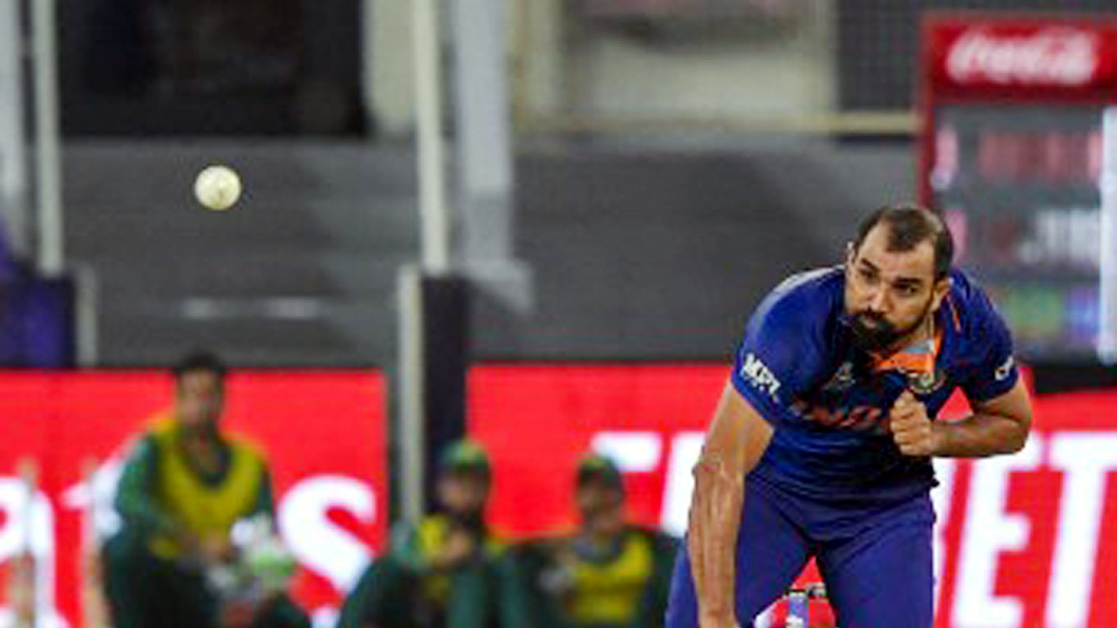 T20 WC: मोहम्मद शमी के खिलाफ सोशल मीडिया पर अपशब्द, फेसबुक ने लिया तुरंत एक्शन