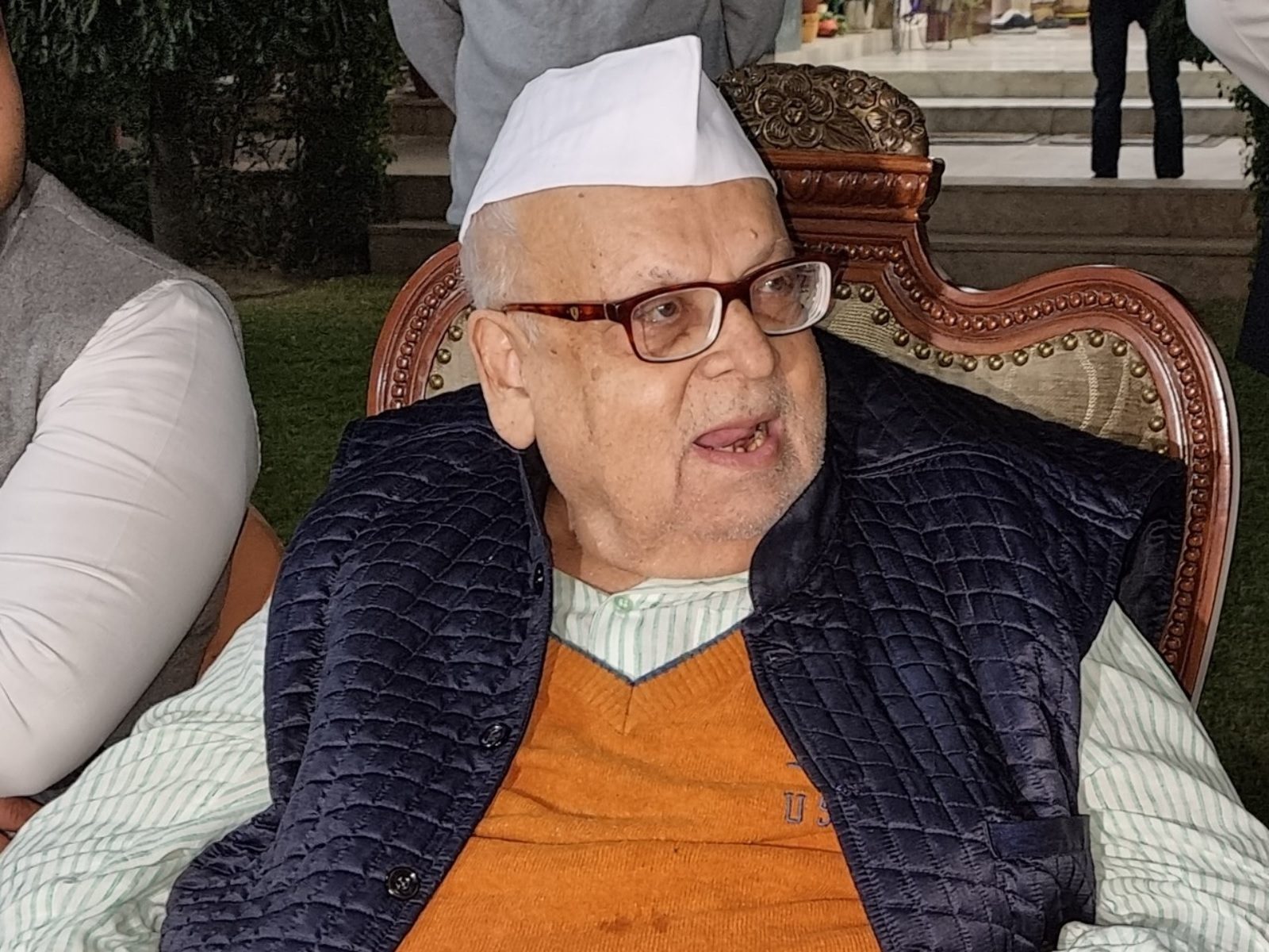 अफसरों को सड़क पर मारो...,मोदी योगी को गड्ढ़े में दफन कर डालो..., नेहरू के वारिस पर शर्म करो जैसे बयान देने वाले अजीज कुरैशी का रहा हमेशा विवादों से नाता 
