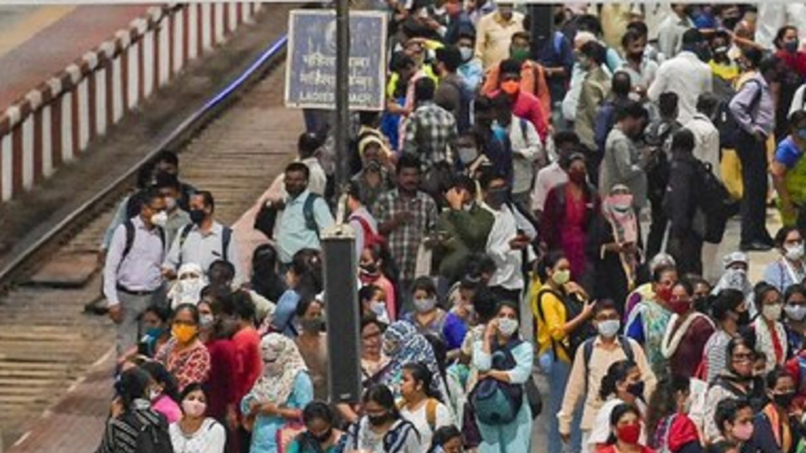 COVID-19: महाराष्ट्र में आए नए मामलों में थोड़ी राहत, 33 हजार से अधिक केस, मुंबई में संक्रमण दर 23%