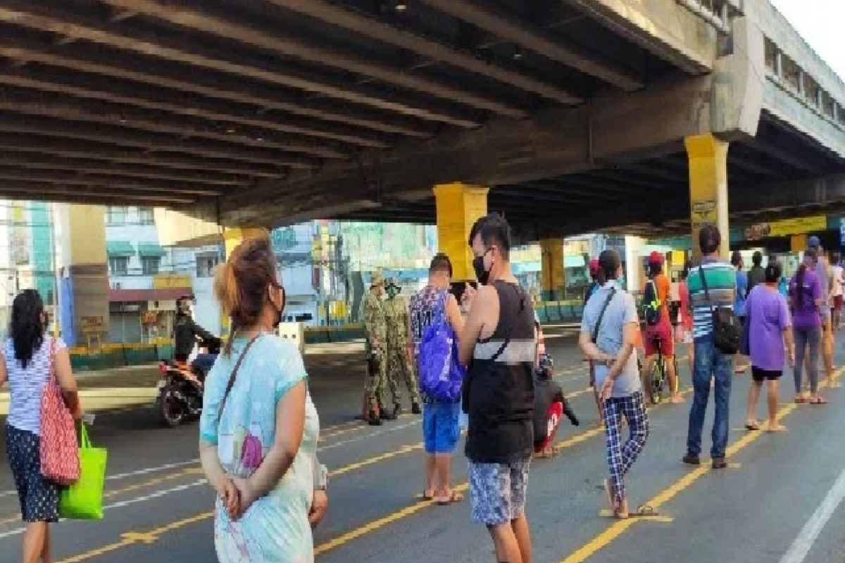 कोरोना संक्रमण को रोकने में नाकाम है 2 गज की दूरी, पढ़ें ये नई स्टडी