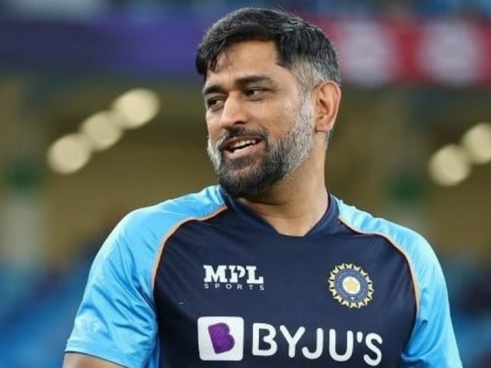 Exclusive photo of cricketer mahendra singh dhoni return from dubai to ranchi nodmk3 - PHOTOS: महेंद्र सिंह धोनी की लंबे समय बाद हुई घर वापसी, एयरपोर्ट से सीधे गए सिमलिया आवास –