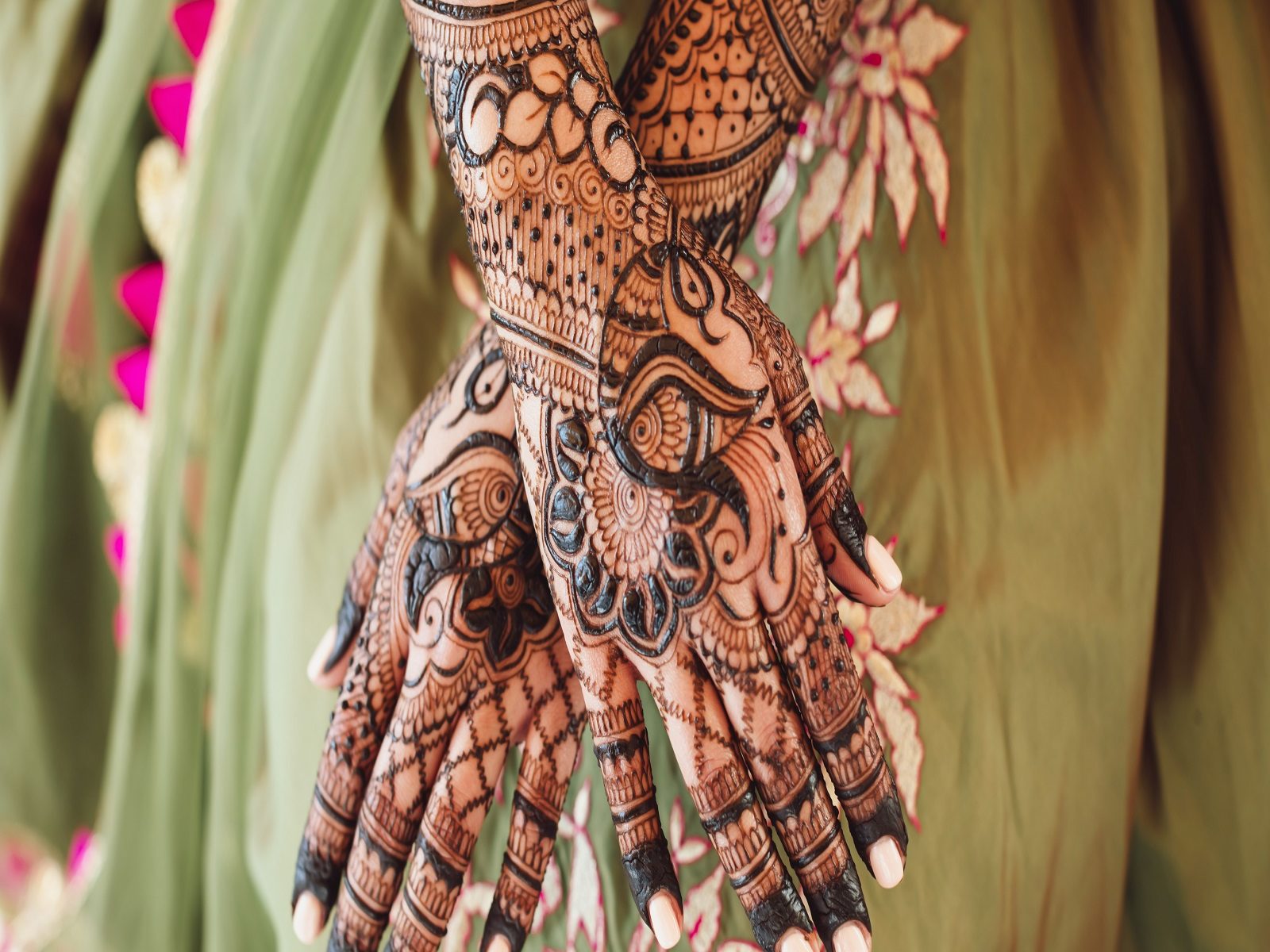 Things To Keep In Mind When Applying Mehndi On Feet During Wedding In Hindi  | things to keep in mind when applying mehndi on feet during wedding |  HerZindagi