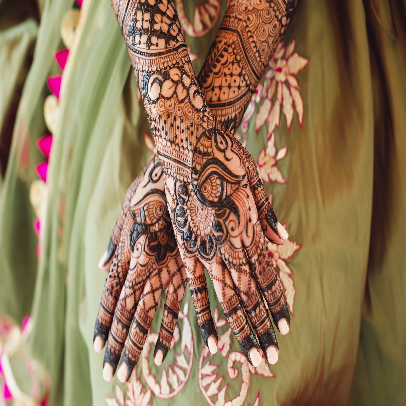 ज्वेलरी मेहंदी डिज़ाइन से हाथों को सजाएं, नहीं हटेगी किसी भी नज़र: Jewelry  Mehndi Design - Grehlakshmi