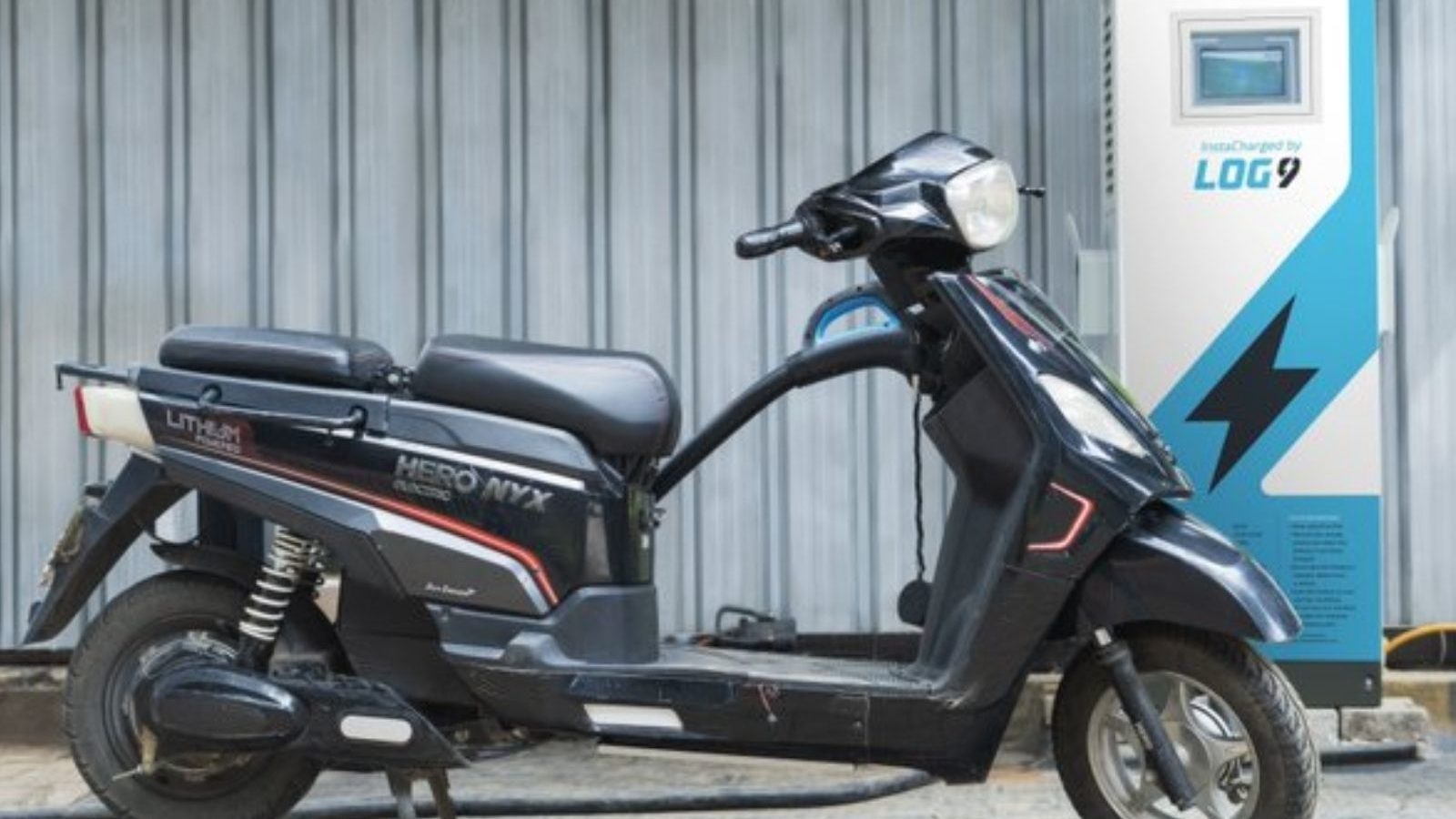 Hero Electric का दावा, मिनटों में चार्ज होगा स्कूटर, बैटरी भी चलेगी 10 साल Hero Electric का दावा, मिनटों में चार्ज होगा स्कूटर, बैटरी भी चलेगी 10 साल