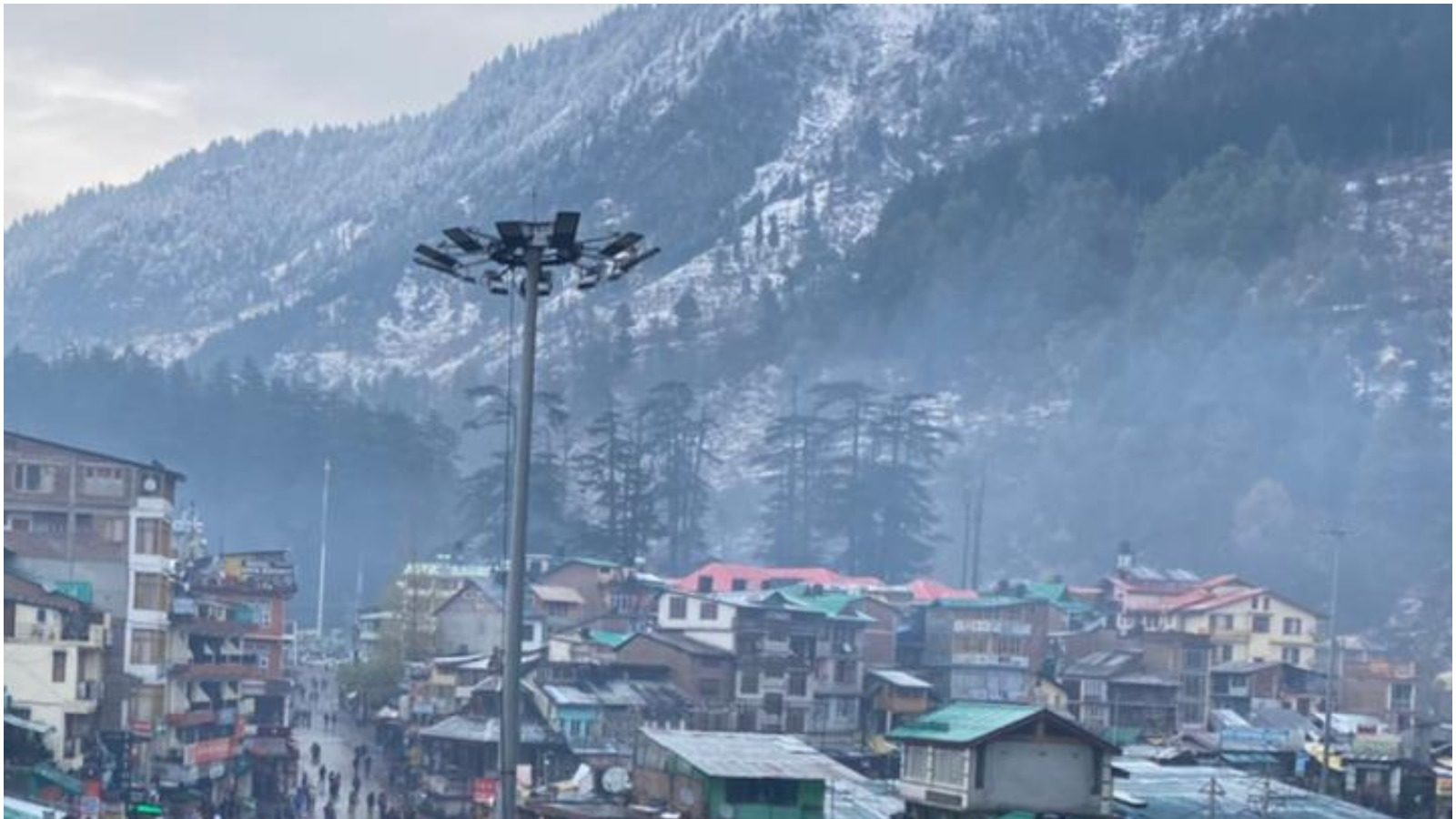 Snowfall in Manali मनाली में हुई मौसम की पहली बर्फबारी, पारा शून्य से