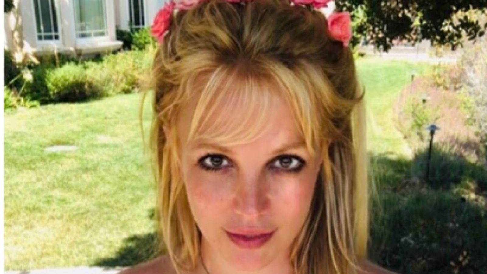 Britney Spears ने डैड से अलग होकर दिखाई 'फ्री एनर्जी', शीशे के सामने खड़े होकर दिए NUDE पोज