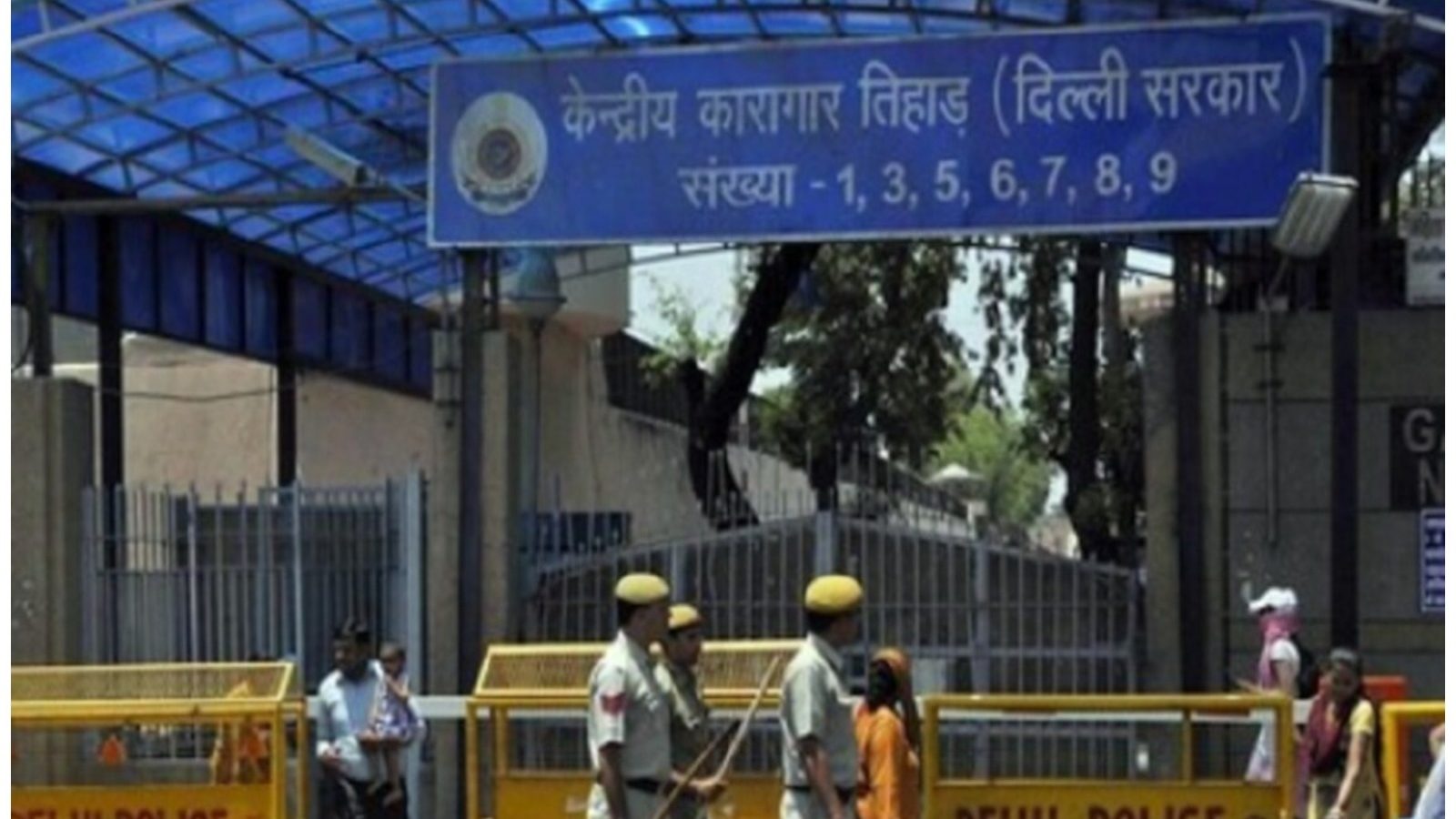 दिल्ली: तिहाड़ समेत सभी जेलों पर कोविड की मार, 43 कर्मचारी और 46 कैदी पॉजिटिव, बढ़ी पाबंदियां