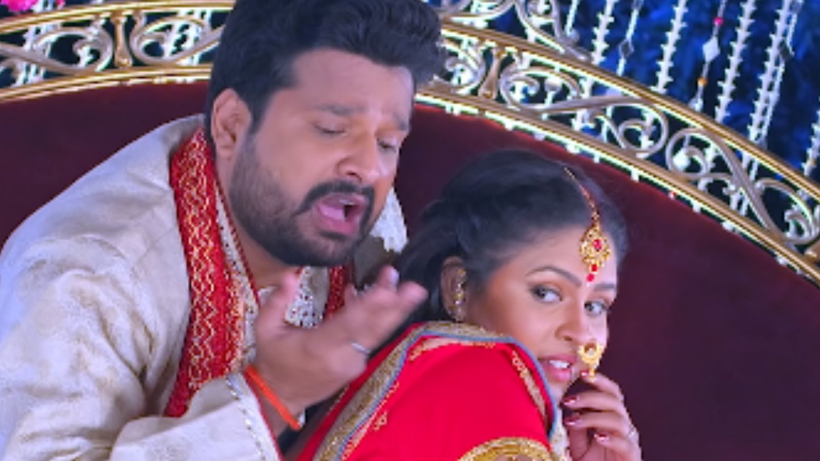 Ritesh Pandey-Chandani Singh's Bhojpuri song 'Kaache Re Neendriya' is the  first night of marriage, watch funny video