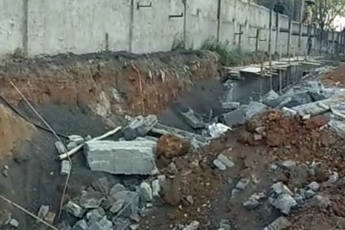 गिरिडीह में फैक्ट्री की दीवार गिरने से 3 मजदूरों की मौत 1 घायल - 3 workers  die and 1 injured in factory wall collapses in giridih jhnj – News18 हिंदी