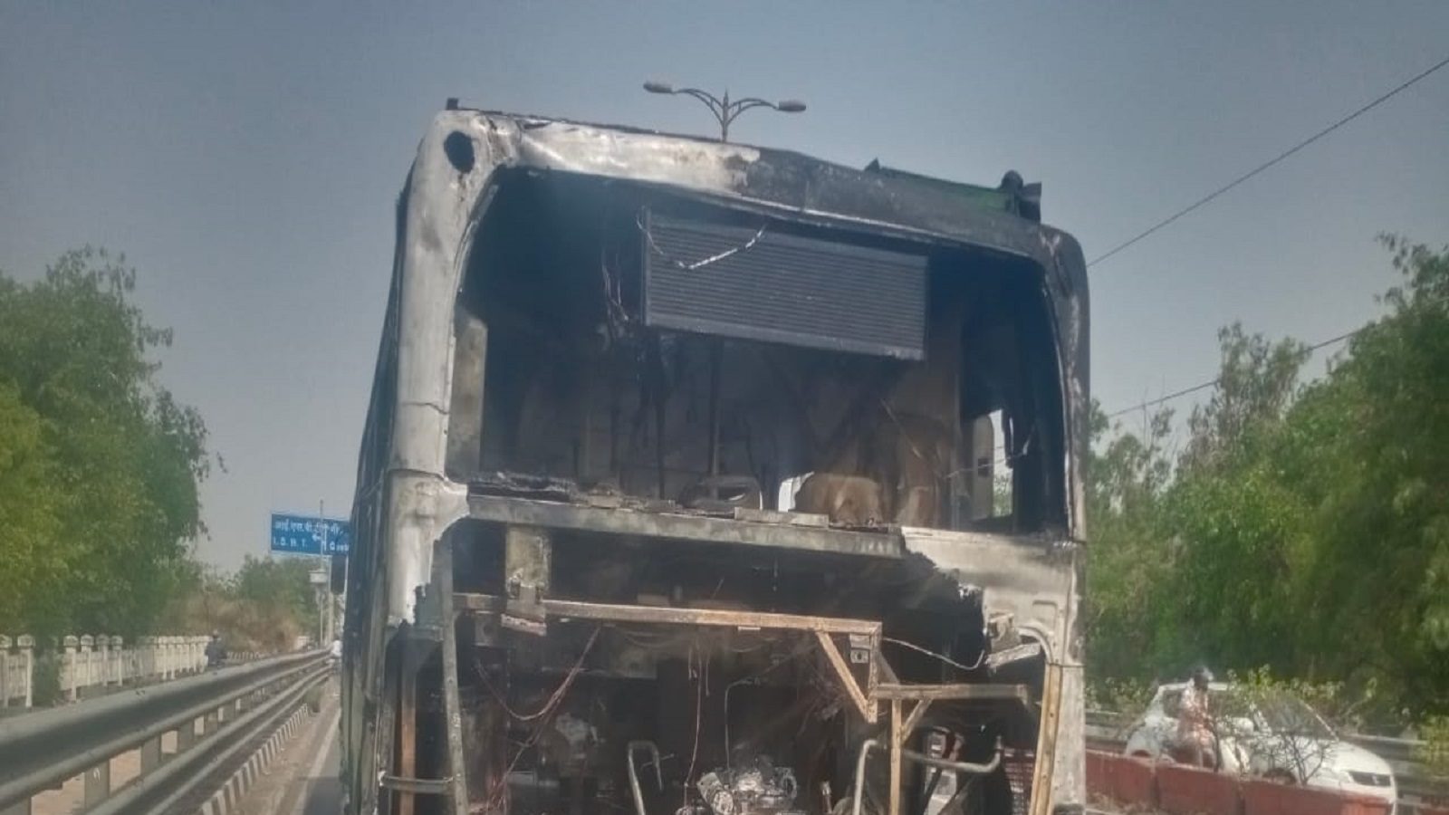 DTC की लो फ्लोर नॉन AC बस में लगी आग, कोई हताहत नहीं - Dtc Low Floor ...