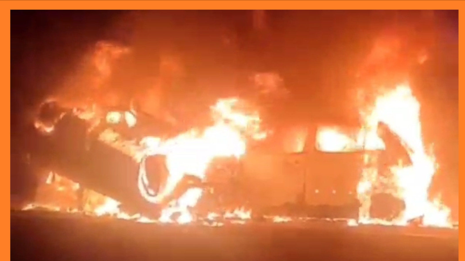 झालावाड़-इंदौर हाईवे पर दर्दनाक हादसा, 2 कारों में जबर्दस्त भिड़ंत के बाद लगी आग, 4 लोग जिंदा जले