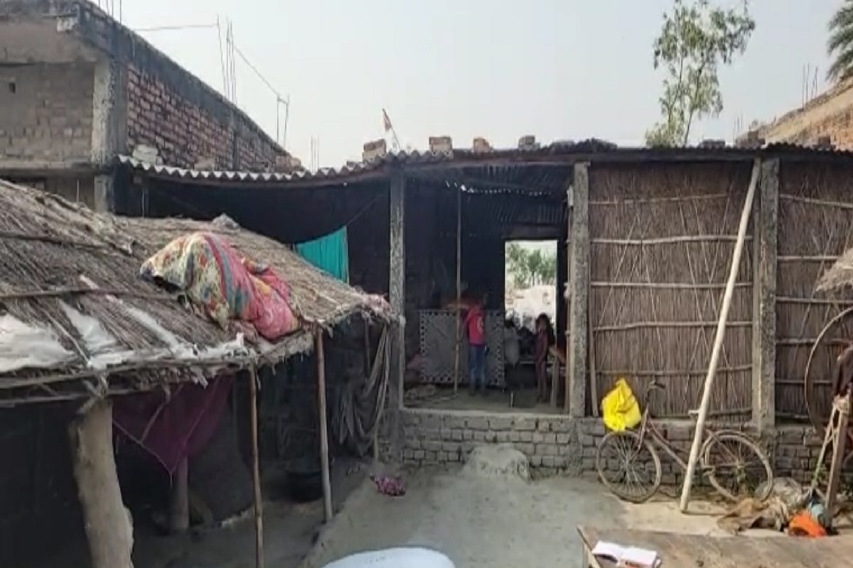 बिहार में PM आवास योजना में बड़ा घोटाला, 24 घंटे में ही बन गए दर्जनों मकान  - rti activist expose scam in pm awas scheme at vaishali bramk – News18  हिंदी