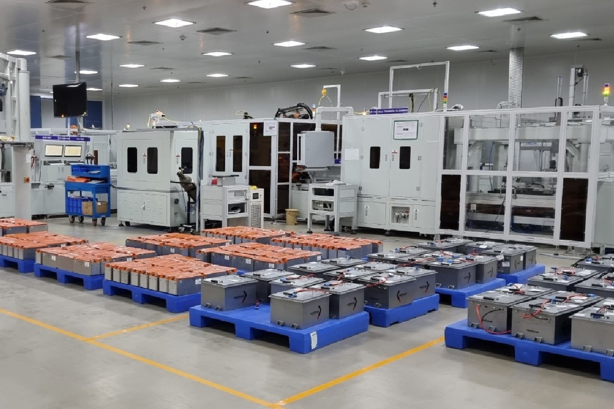 аккумуляторщик профессия. аккумуляторный завод истор+. заводы в россии по производству литий-ионных аккумуляторов. завод производство литий ионных аккумуляторов. аккумуляторный цех.