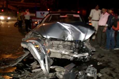 पटना में सड़क हादसा, डंफर से जा टकराई हाई स्पीड मर्सिडीज कार